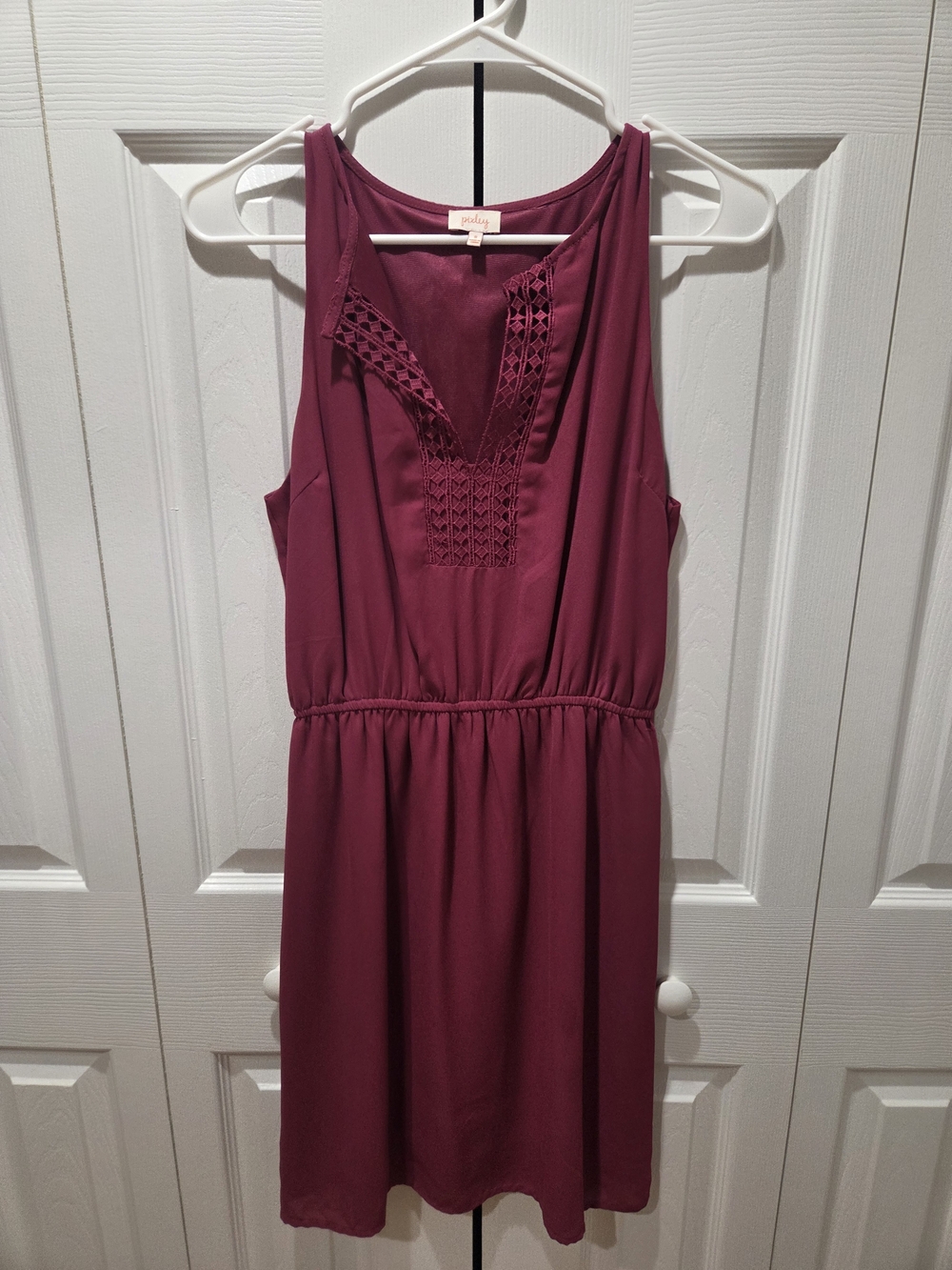 Pixley Sleeveless V-Neck Crochet-Trim Dress Small